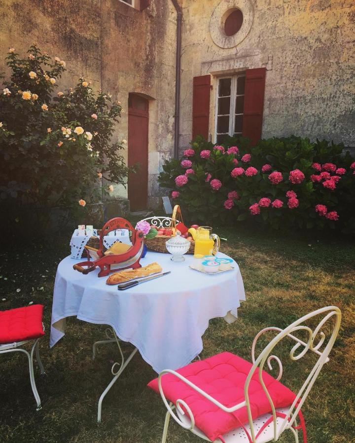Chateau Le Mejean Pessac-sur-Dordogne Exterior photo